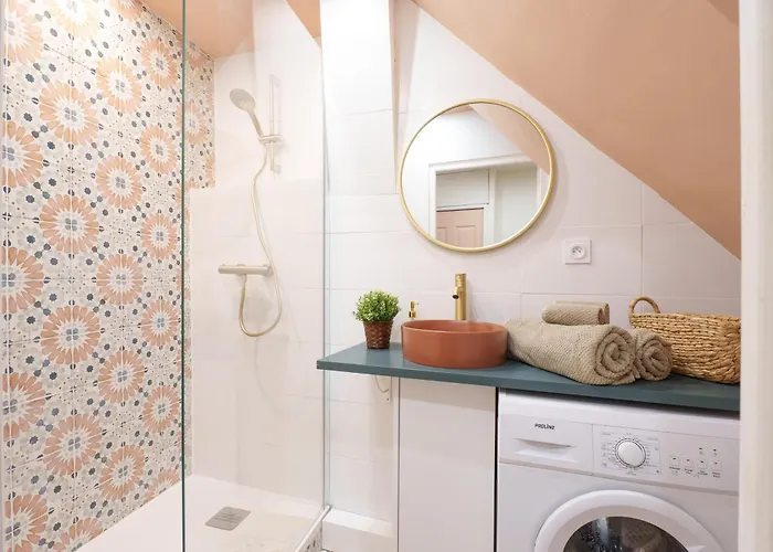 Renting - - Authentic Loft Old Rooftop View & Charm نيس