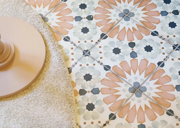 Renting - - Authentic Loft Old Rooftop View & Charm شقة نيس