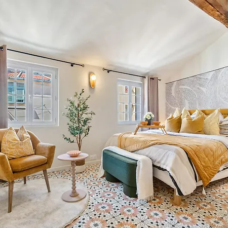 Renting - - Authentic Loft Old Rooftop View & Charm *